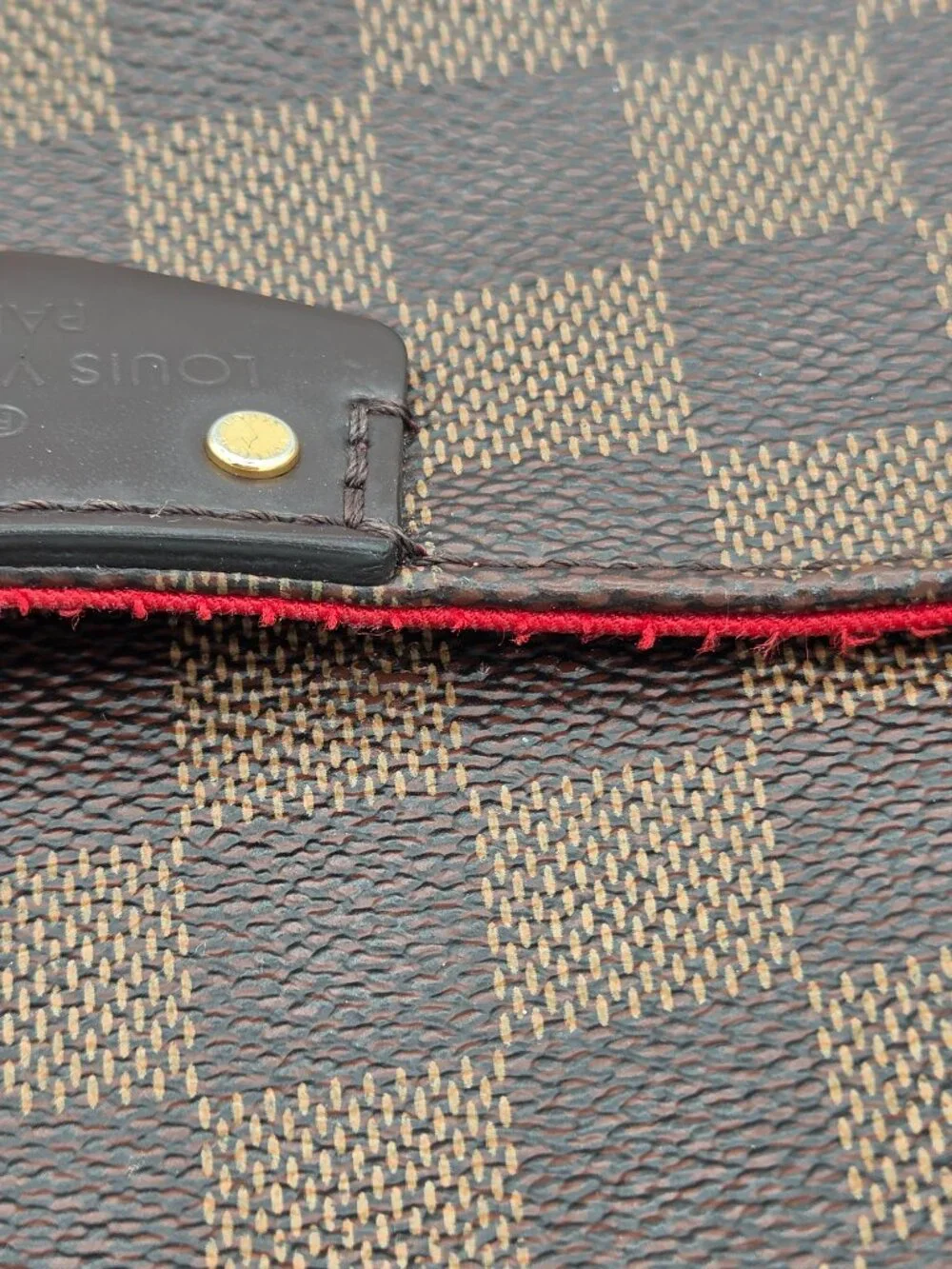 Louis Vuitton South Bank Besace – Damier Ebene Crossbody | Cherry Interior | - Picture 10 of 12